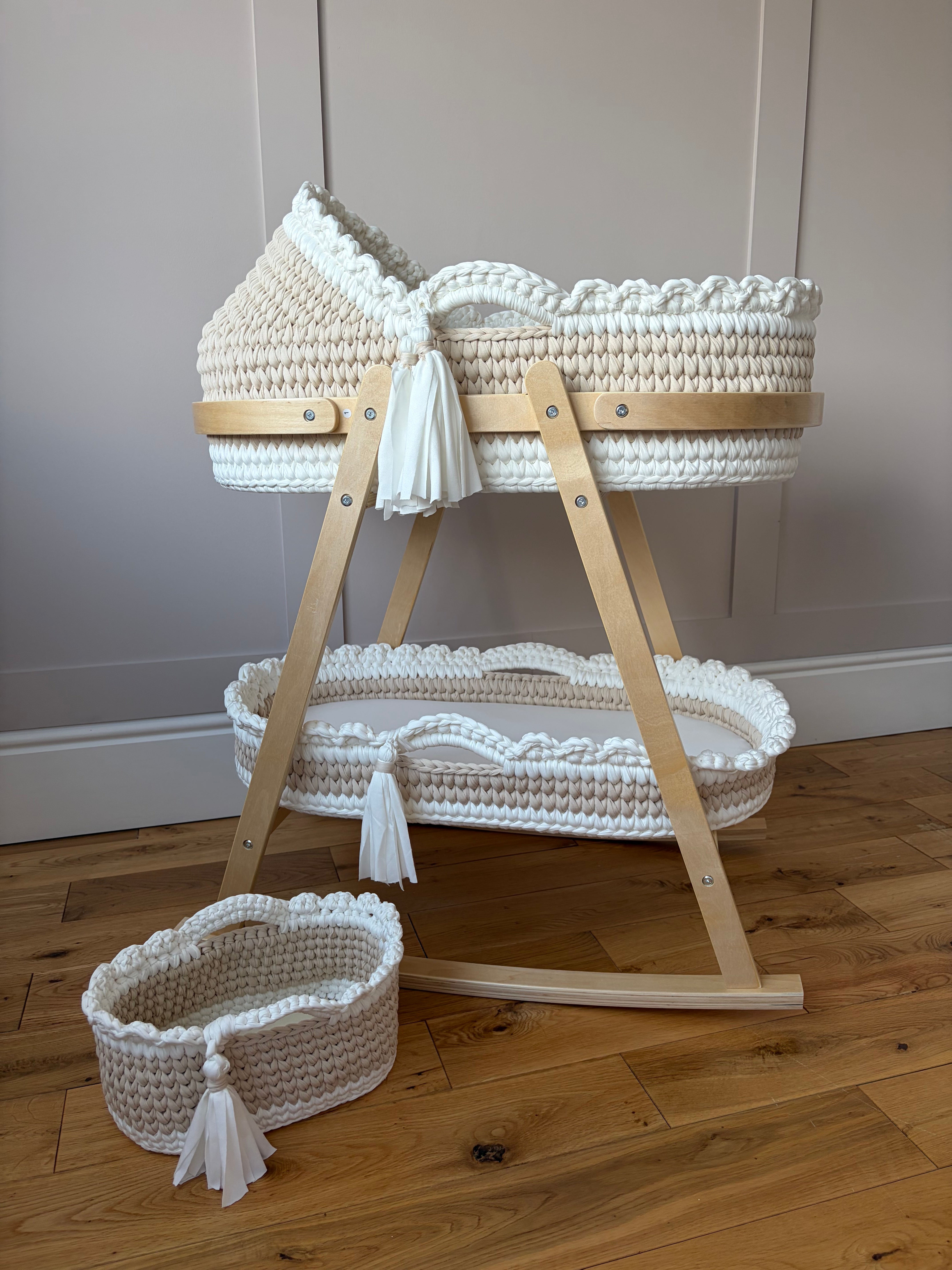 Luxury Handcrafted Scalloped Moses 5 Piece Basket Set