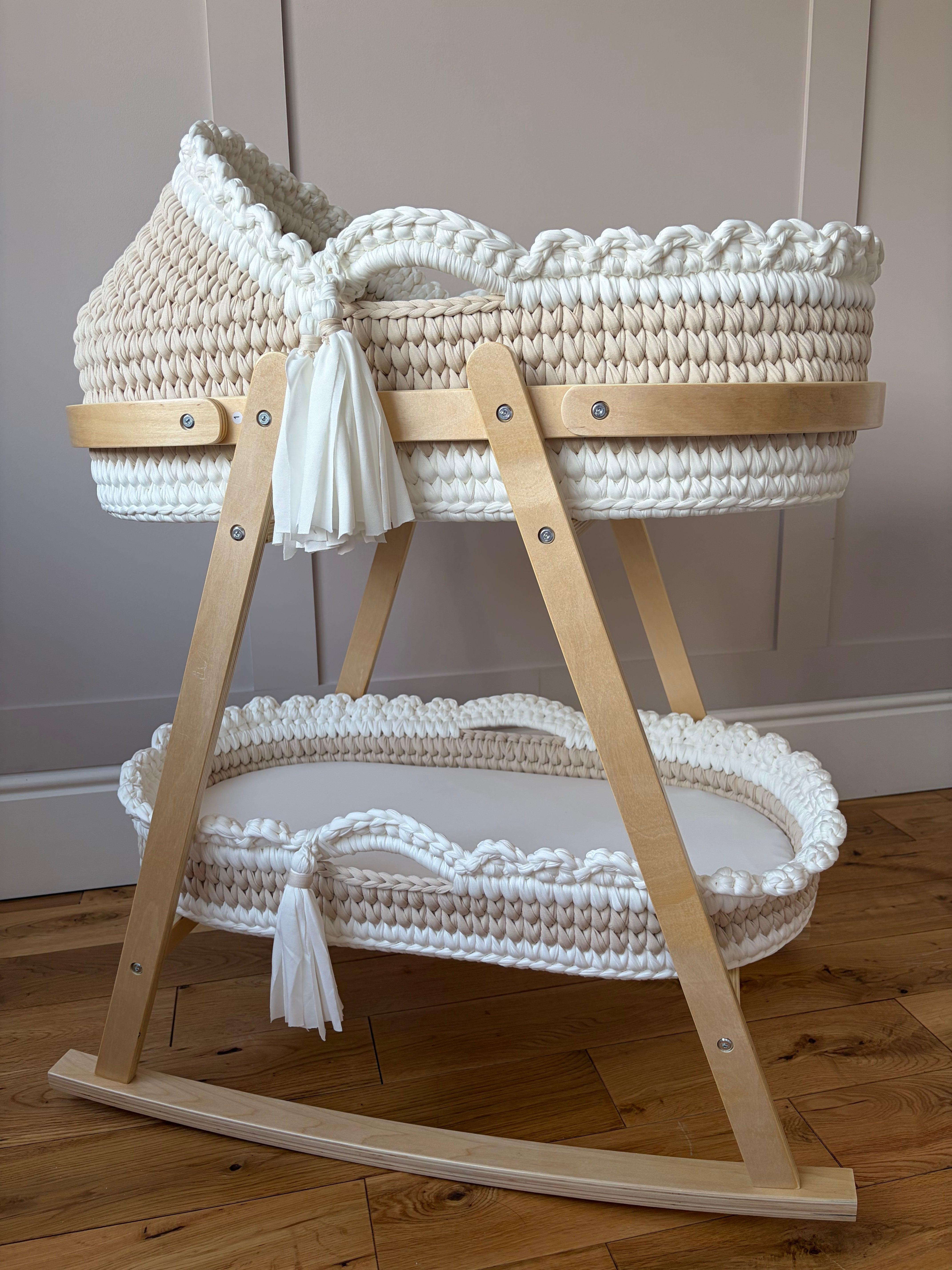 Luxury Handcrafted Scalloped Moses 5 Piece Basket Set