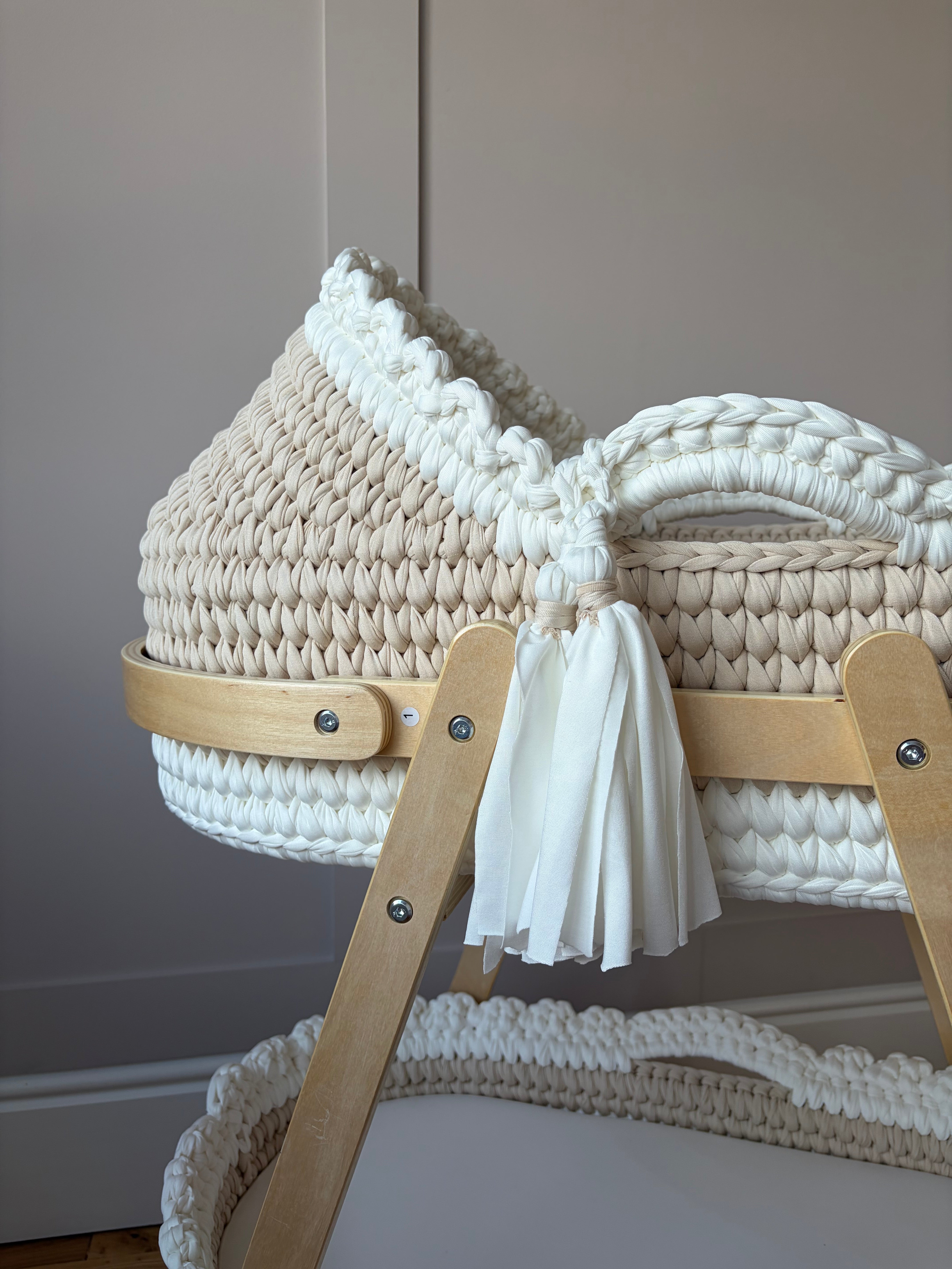 Luxury Handcrafted Scalloped Moses 5 Piece Basket Set