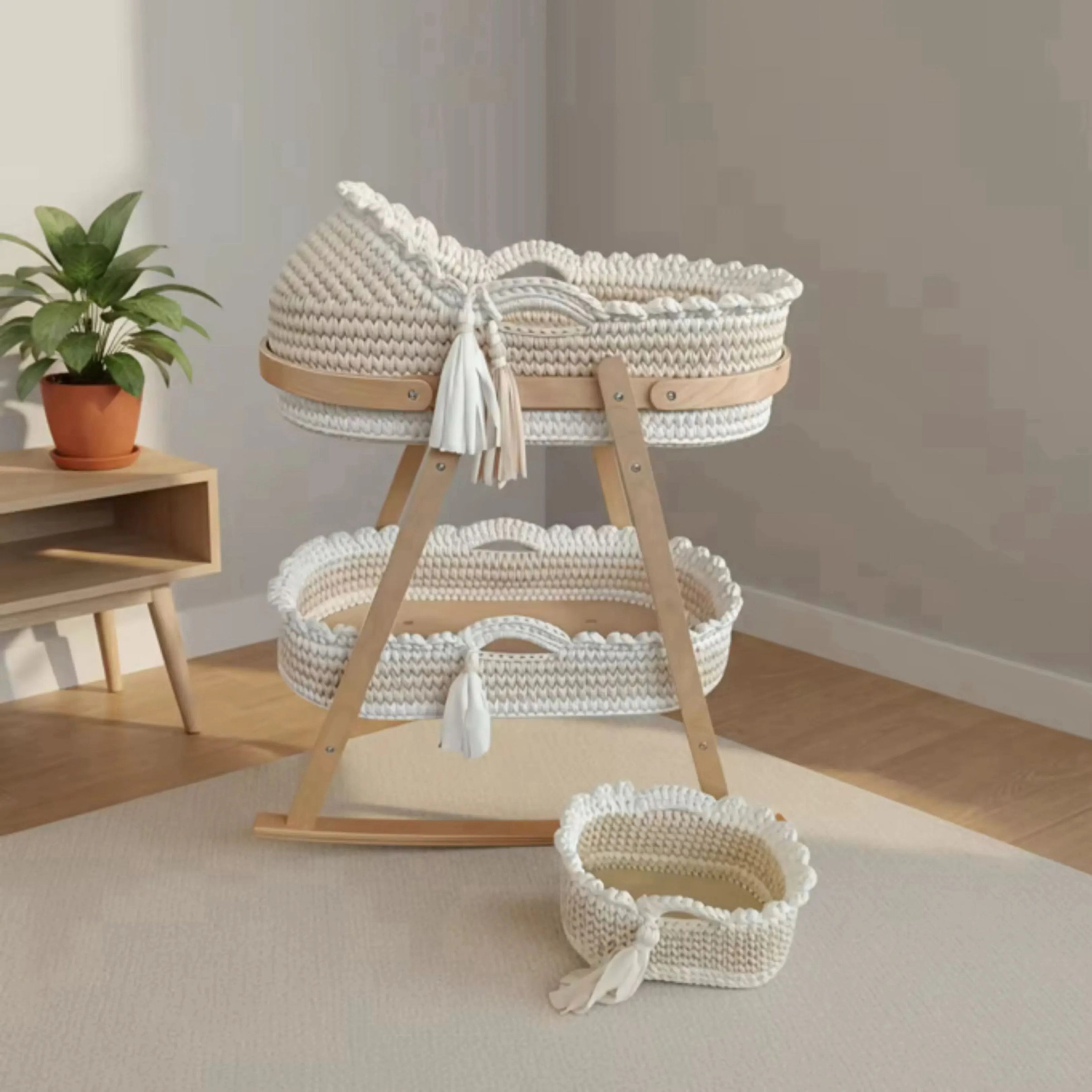 Handmade Scalloped Edge Moses Basket