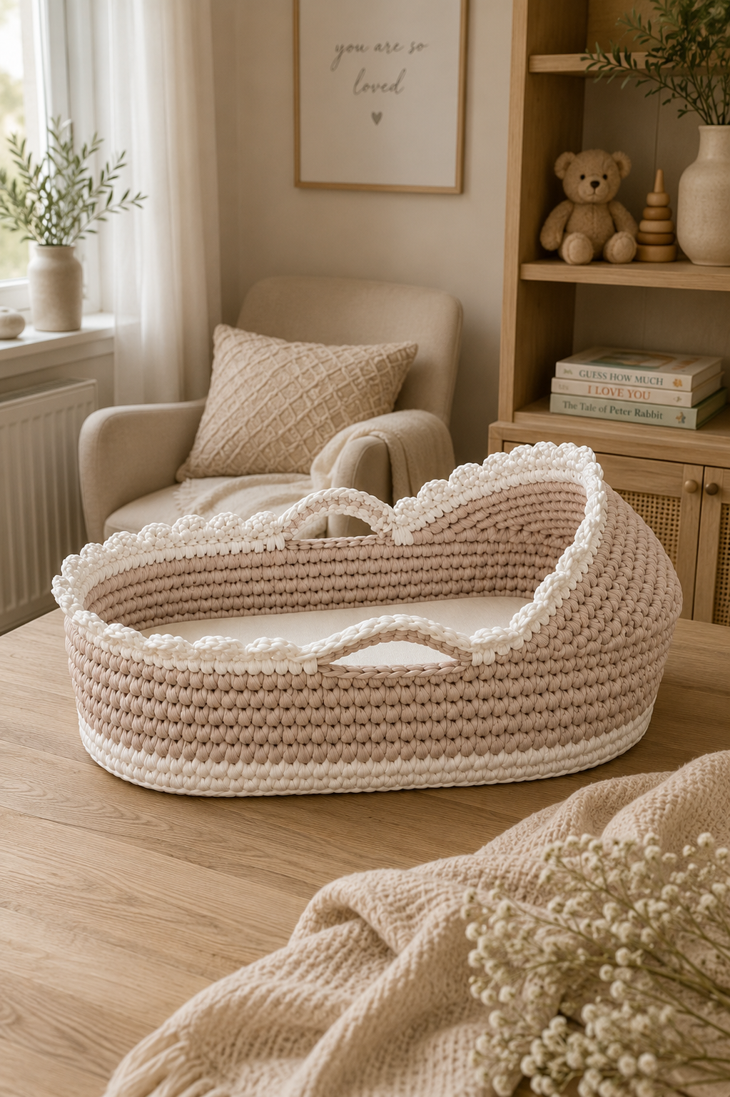 Luxury Scalloped Light Oatmeal Edge Moses Basket And Stand