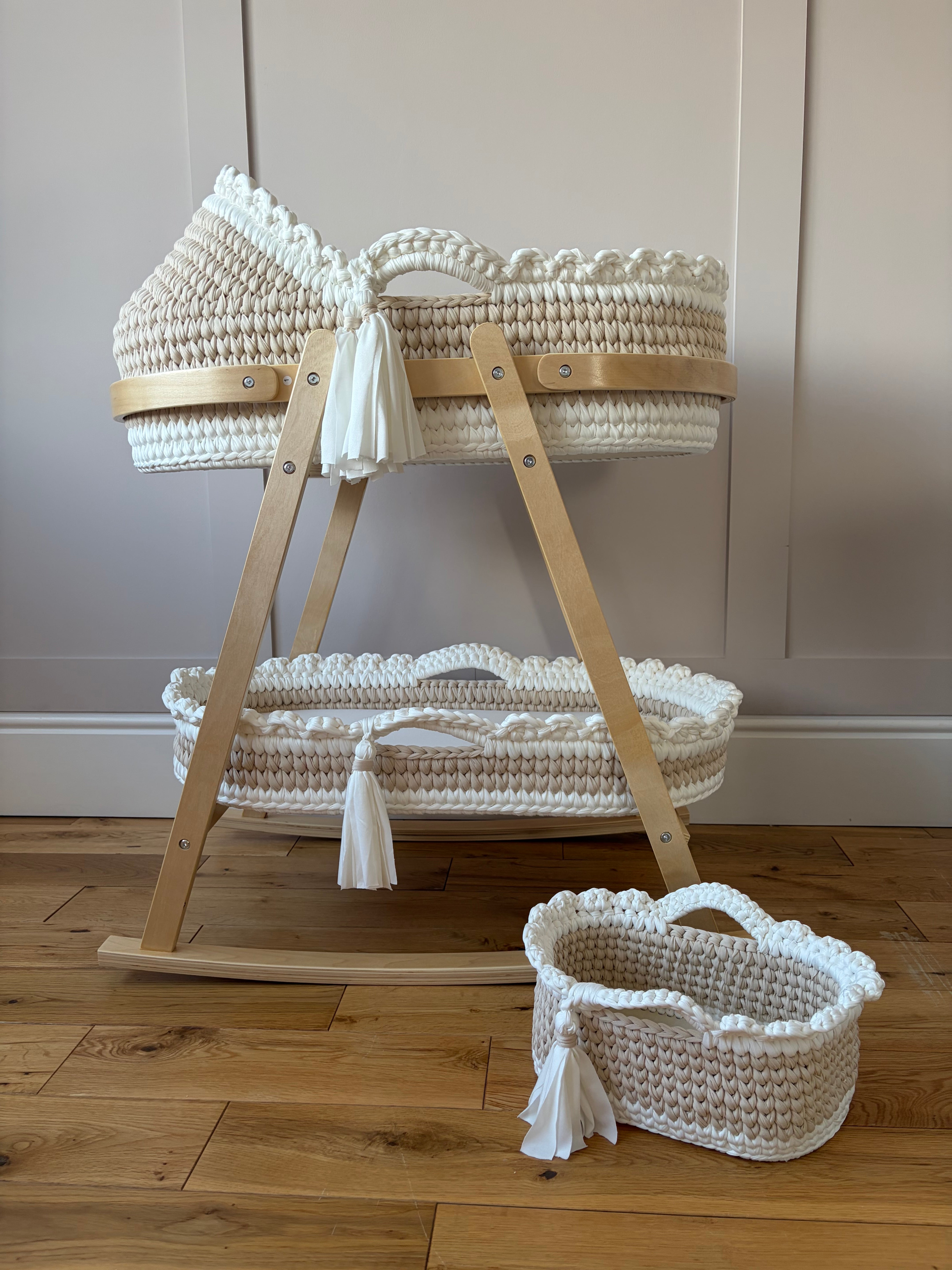 Luxury Handcrafted Scalloped Moses 5 Piece Basket Set